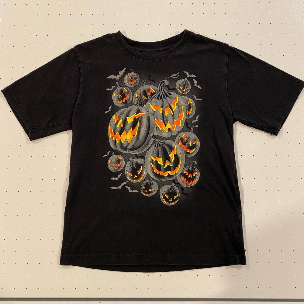 Halloween Jack-o-Lantern and Bats Youth Unisex Size 8 Short Sleeve Tshirt